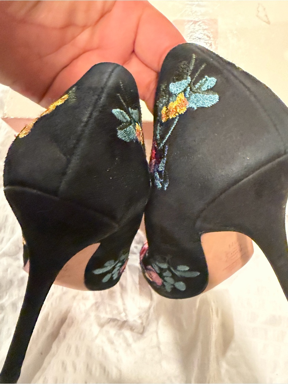 JENNIFER LOPEZ Black Embroidered Floral Suede High Heel Pumps - Picture 7 of 16